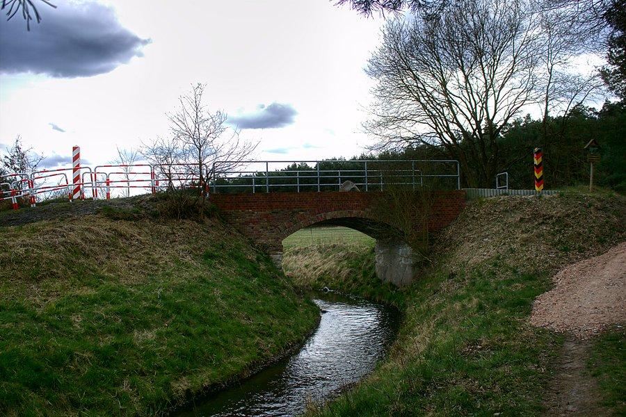 Mostek nad rzeczką Beeke