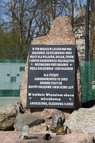 W hołdzie więźniom obozu mieszkańcy Andrzejowa, Olechowa i Łodzi