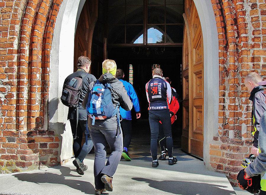 Wycieczka do Gniewu. Zwiedzanie kościoła i ognisko.Jesteśmy na miejscu.Kościół Św. Mikołaja