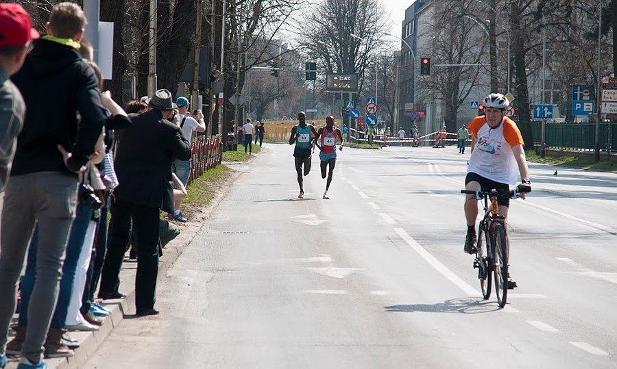 7 Bieg Częstochowski - 4km - prowadząca dwójka Kenijczyków