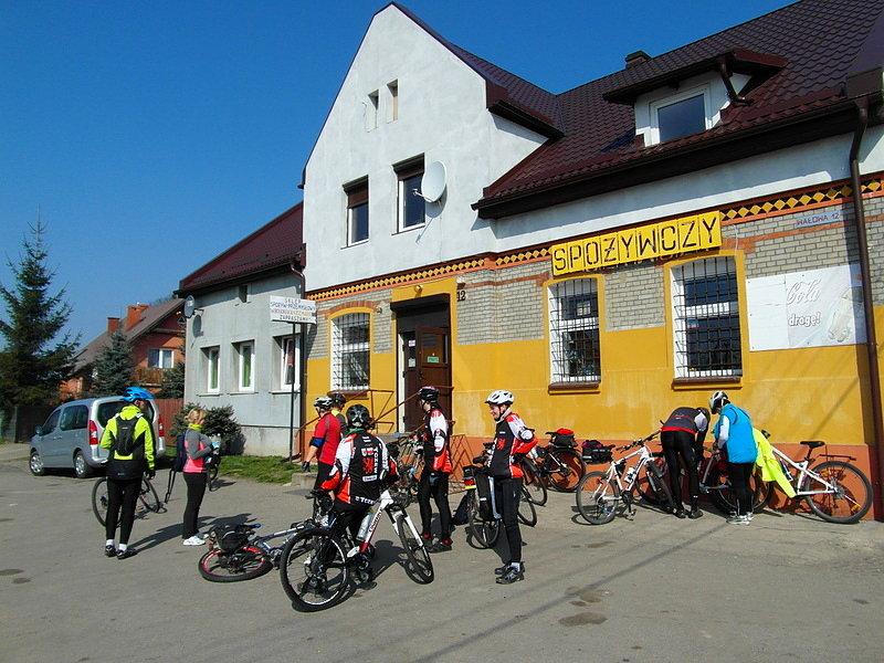 Postój przy sklepie w Kiezmarku