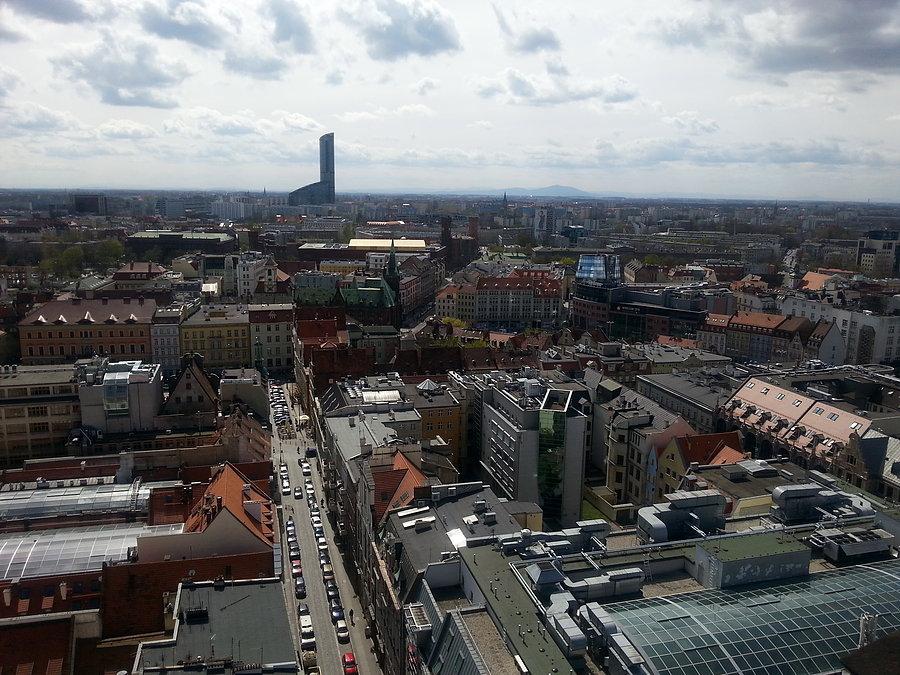 Widok z wieży na wieżę Sky Tower