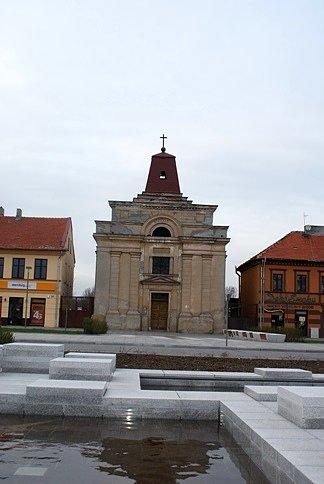 Ewangelicki klasycystyczny kościół Świętej Trójcy - budowa rozpoczyna się 1823 i trwa z przerwami 17 lat