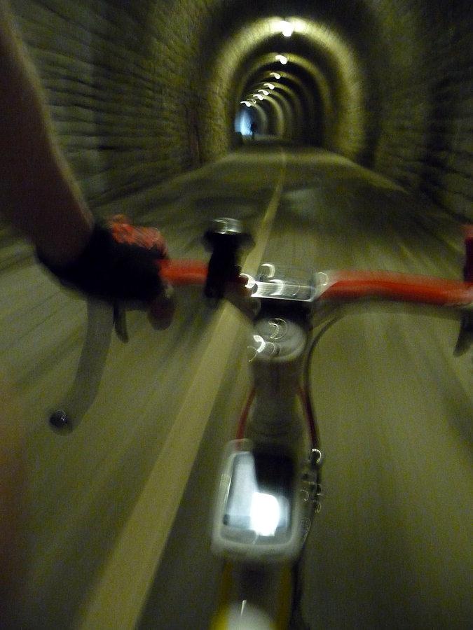 Radwegiem na Hattingen - w tunelu