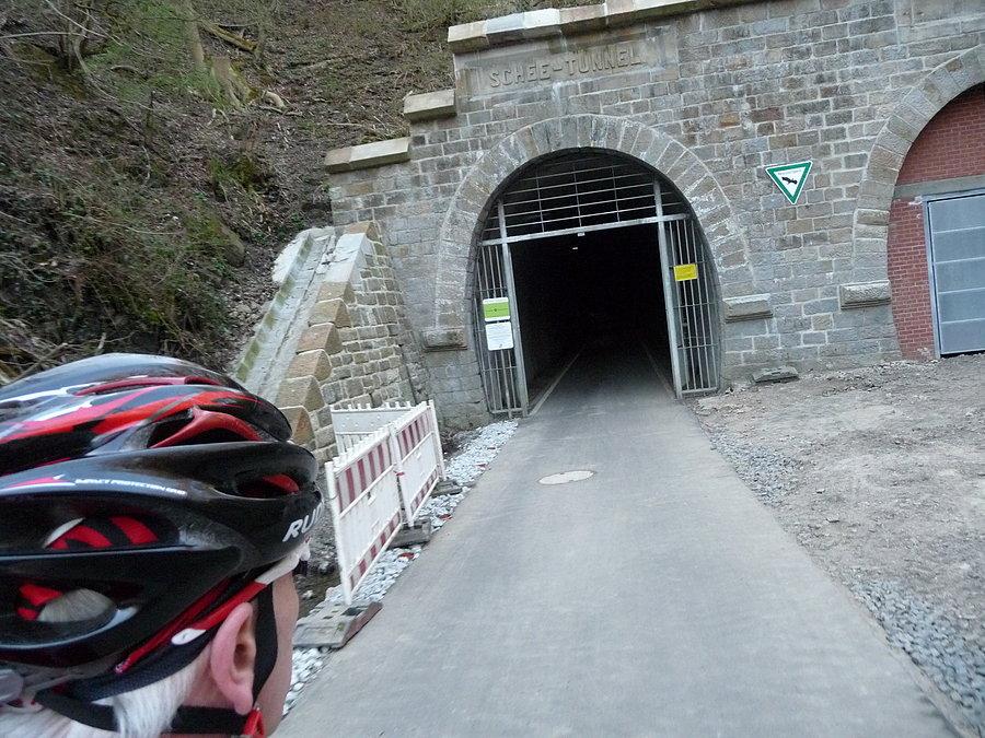 Radwegiem na Hattingen - tunel Schee