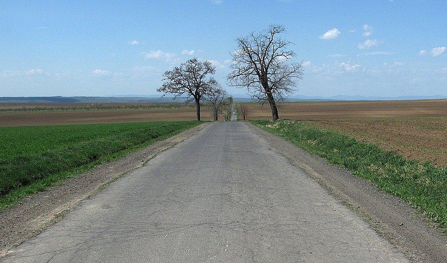 Nuuudny i dziurawy zjazd w równiny