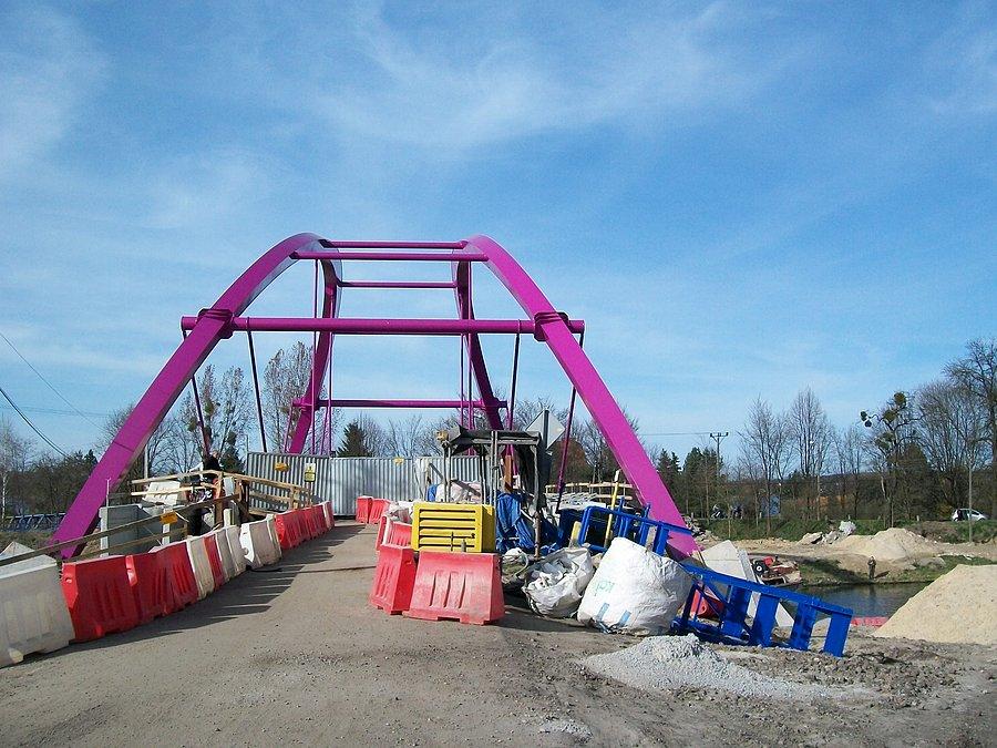 Budowa nowego mostu nad kanałem w Pławiniowicach
