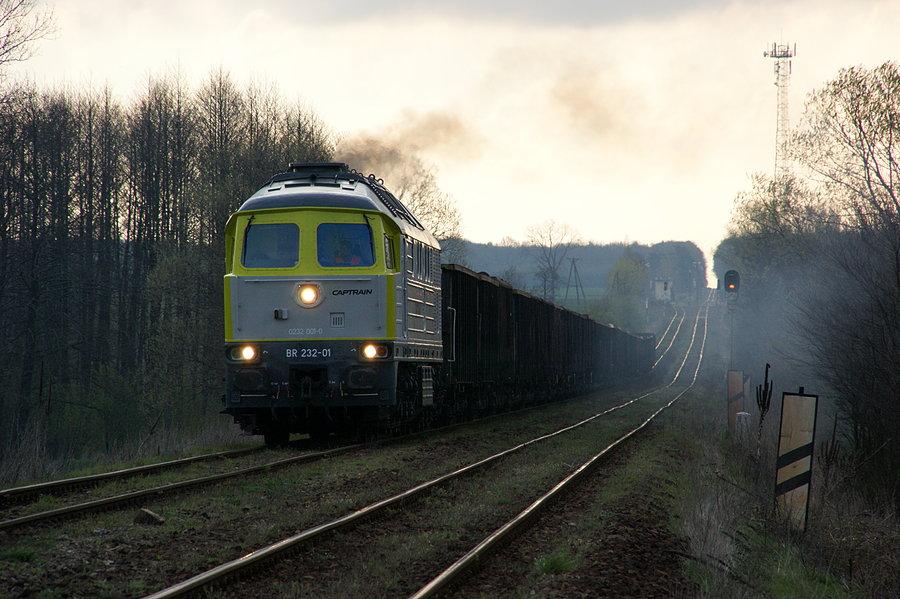 BR232-01 w służbie Captrain Polska prowadzi węglarki pod załadunek tłucznia w Doboszowicach