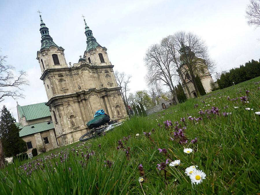 Fasada kościelna. Archiopactwo Cystersów w Jędrzejowie