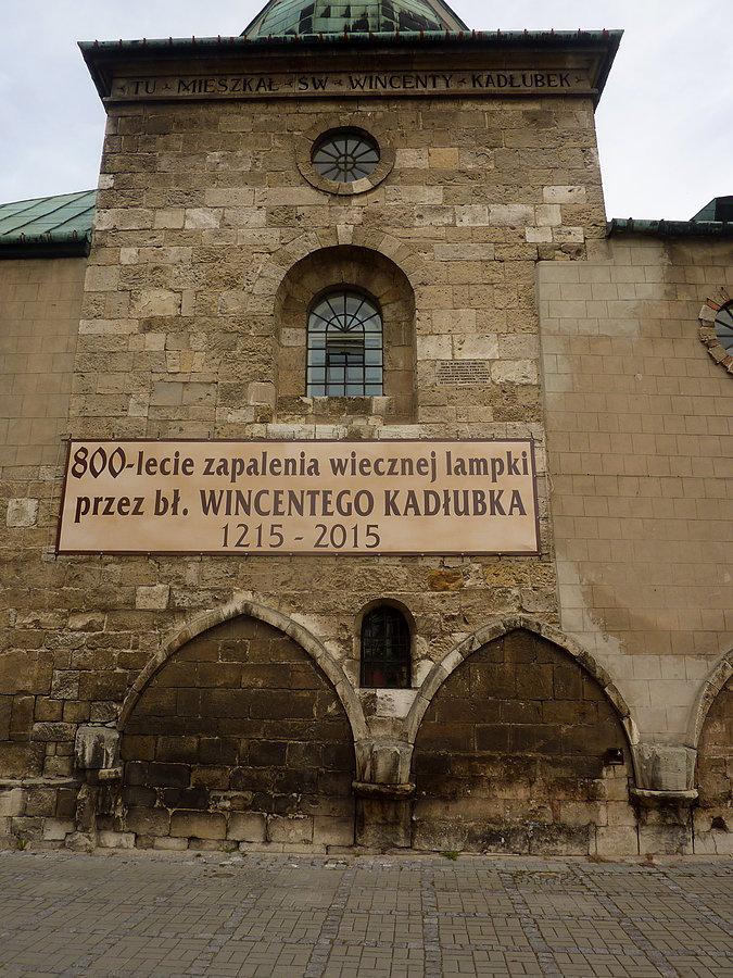 Tu znajdowała się cela bł. Mistrza Wincentego zwanego Kadłubkiem, biskupa krakowskiego, autora Kroniki Polskiej