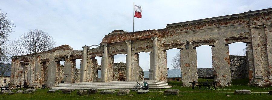 Fasada przebudowanego na pałac zamku rycerskiego w Sobkowie (1560 r.)