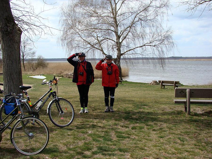 Z powrotem z Wojtkiem i Tunią przez Rieth , Nowe Warpno , jezioro Piaski i Tanowo - Wszyscy obecni , odmeldować się i na rowery