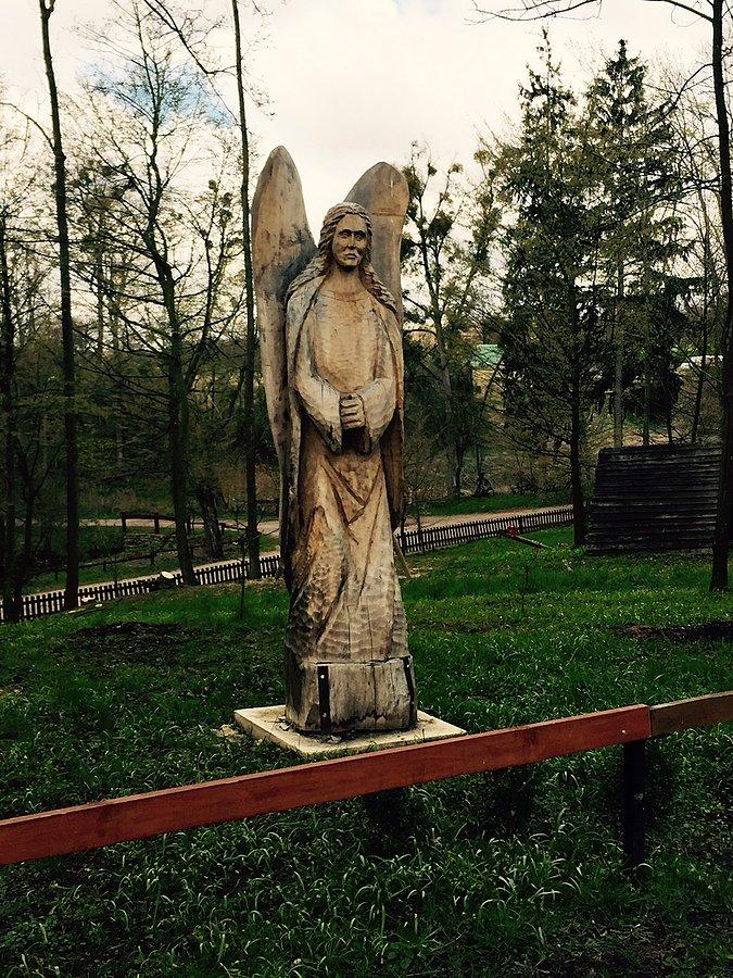 Wieś rzeżbą naznaczona