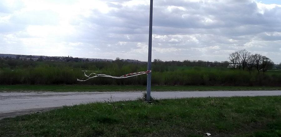 Jadę wałem Polderu Buków. Widać jak wieje, masakra !