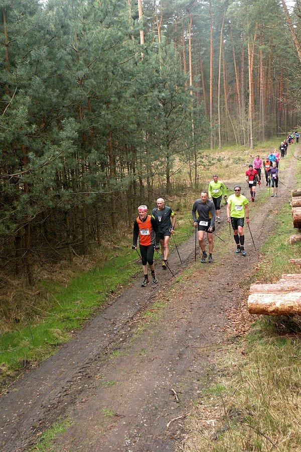 II Lubliniecki Półmaraton - prowadzę ale niestety grupkę za czołówką