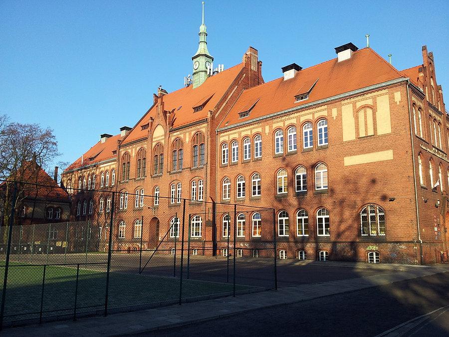 Marcinek w porannym słońcu (I LO Poznań)