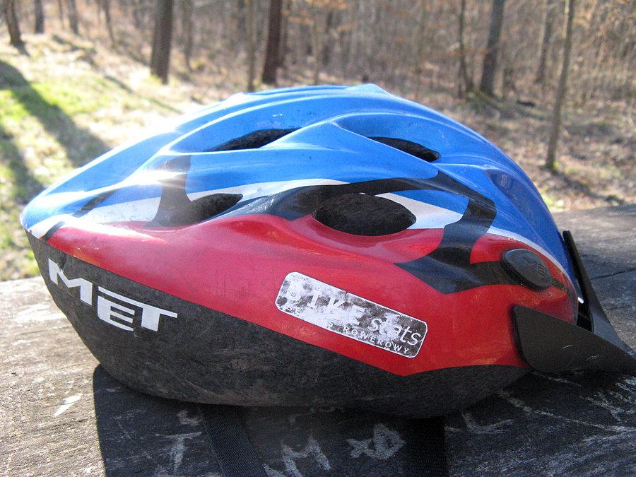 Kask bikestats - wiele przeżył :)
