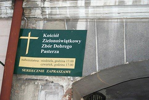 Siedziba Kościoła Zielonoświątkowego mieści się w jednej z kamienic w Alejach Piłsudskiego