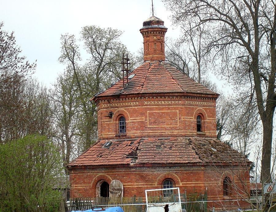 Lubiatowo (niem. Lübtow) - Zabytkowy gołębnik z 1902 roku