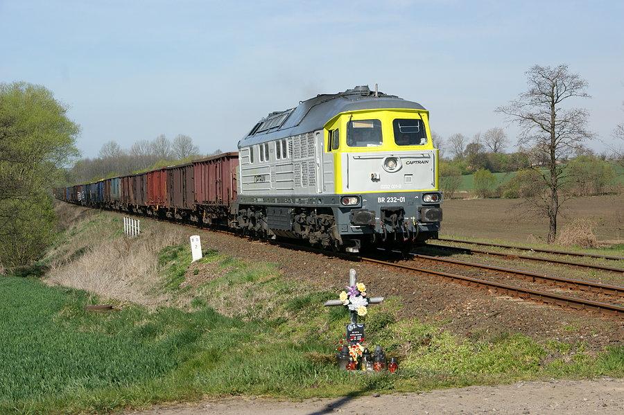 BR232-01 z pociągiem relacji Kamieniec Ząbkowicki - Tychy