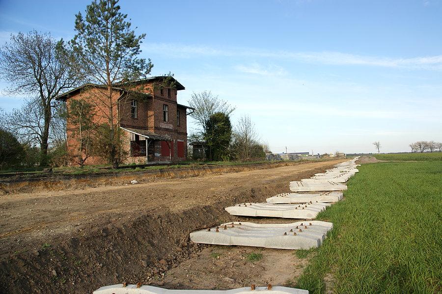 Remont linii 306. Budynek stacyjny w Strzeleczkach