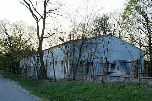 W pobliżu dworu z XIX w