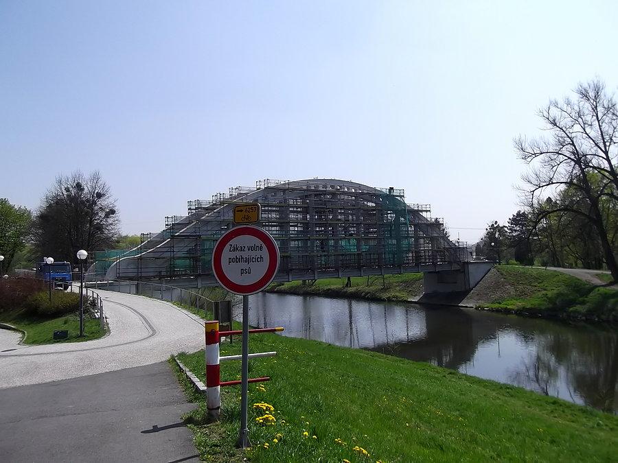 Karvina, most remontują, ale przejechać można
