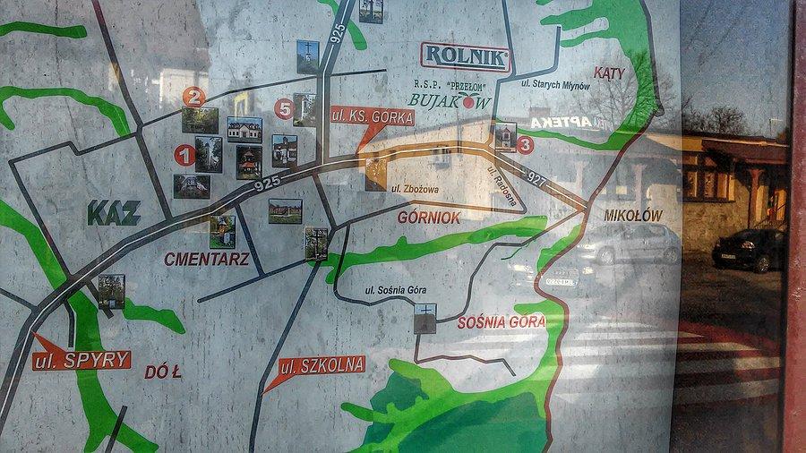 Plan ścieżek rowerowych... z grubsza niewiele się zgadza... a oznaczenia w terenie to jakaś kpina
