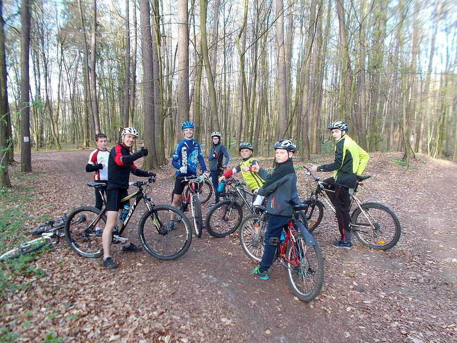 Młodzi adepci MTB pod wodzą Piotra