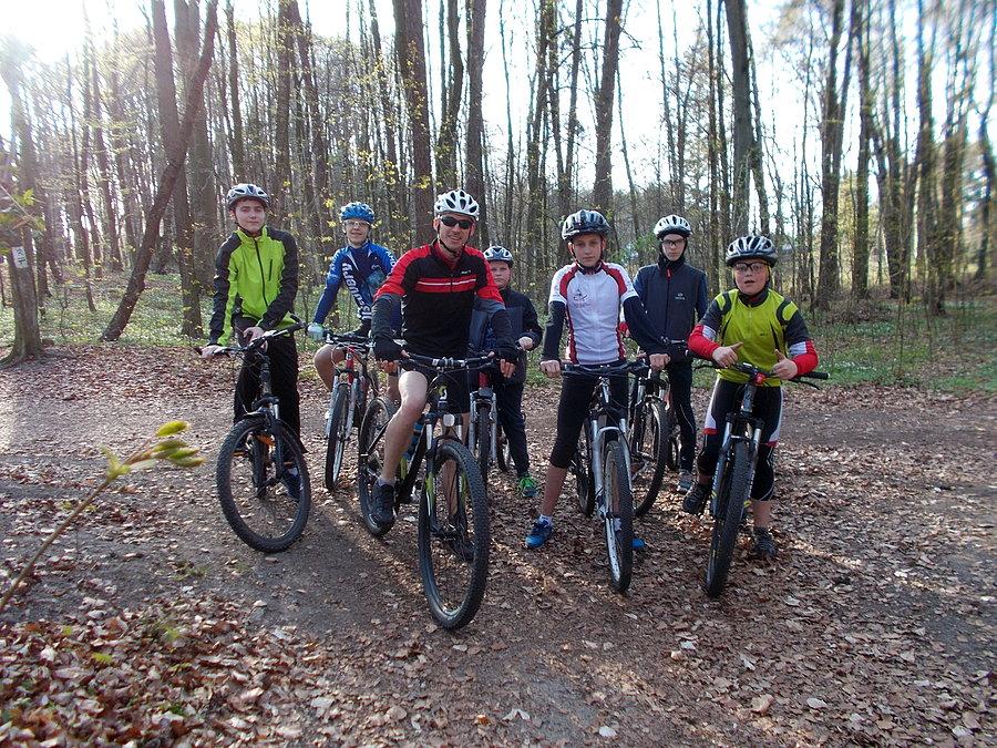 Młodzi adepci MTB pod wodzą Piotra