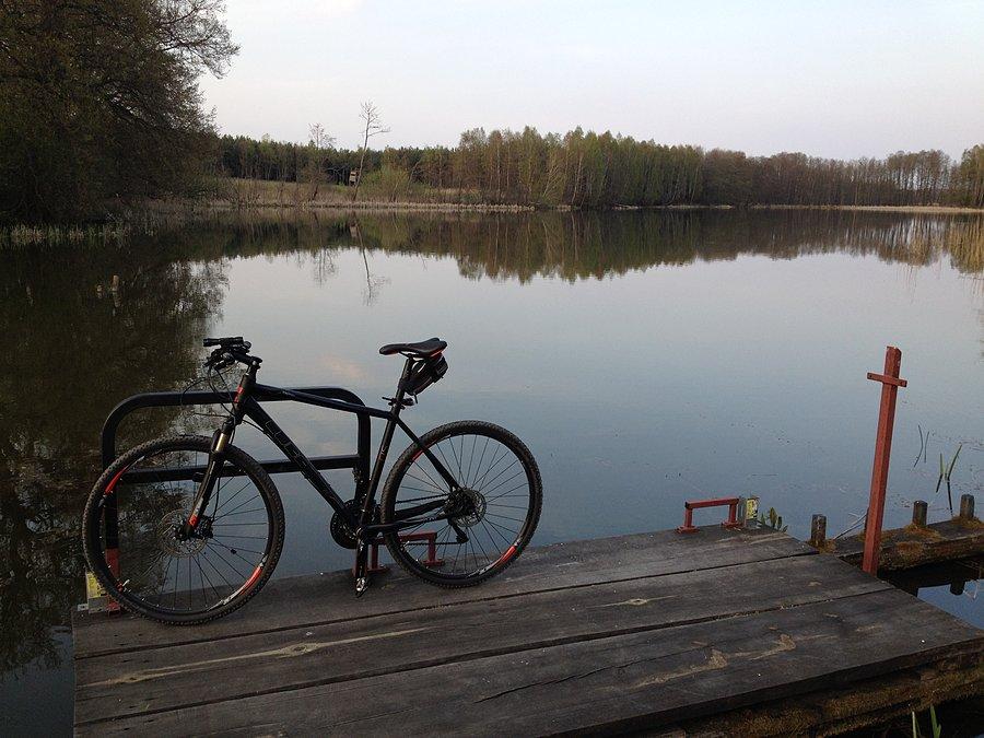 Nad jeziorem w Mężyku