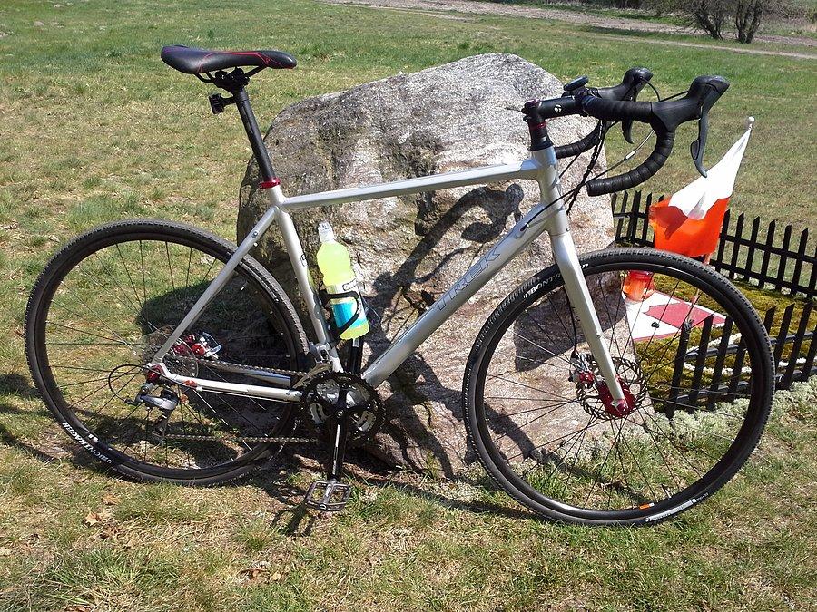Trek przy pomniku AK
