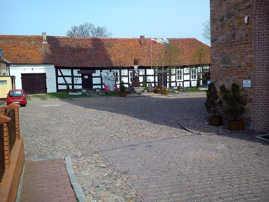 Przykościelne obejście . Słońsk