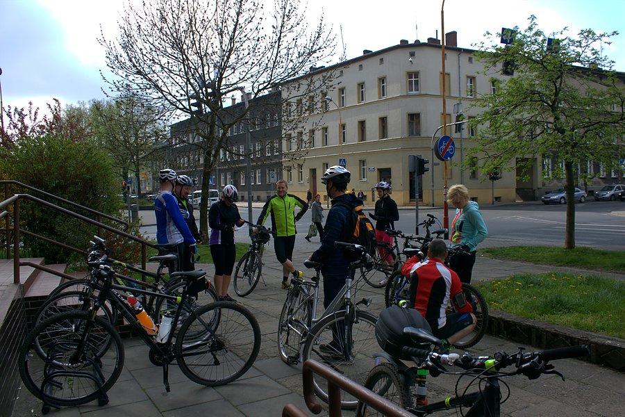 Zbiórka pod wieżowcem na Konopnickiej