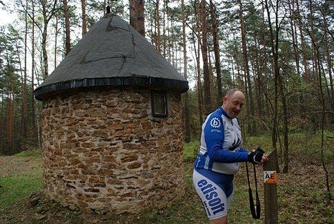 Darek podbija PK 5 przy kapliczce Giełzów