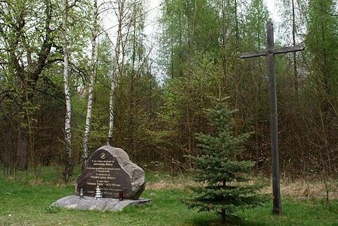 W tym miejscu znajdowała się leśniczówka Bielawy i tutaj miała miejsce Wigilia Hubalowa 24.12.1939 r