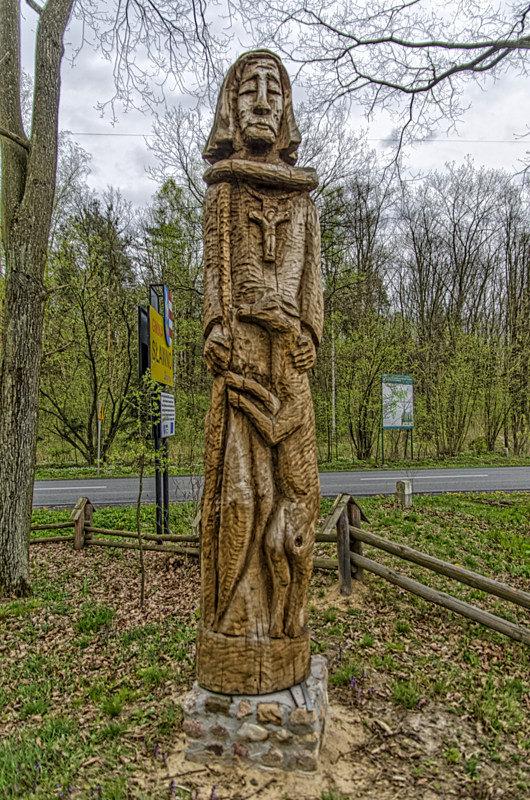 Rzeźby - Panteon Patronów i Opiekunów Łowiectwa w Tomaszówku
