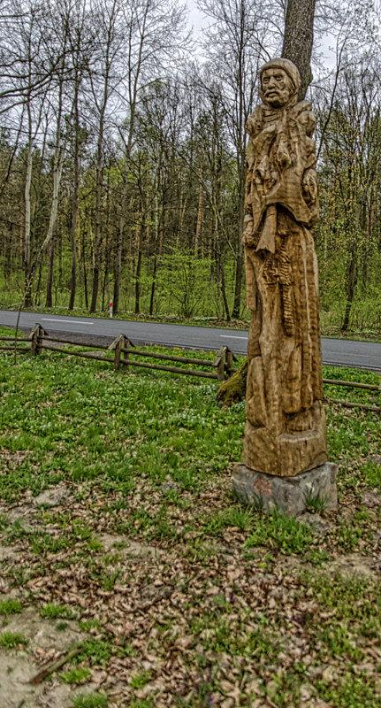 Rzeźby - Panteon Patronów i Opiekunów Łowiectwa w Tomaszówku