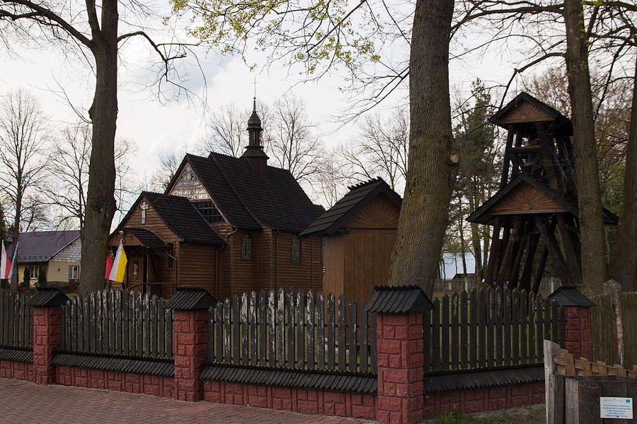 Kościół w Momotach Górnych