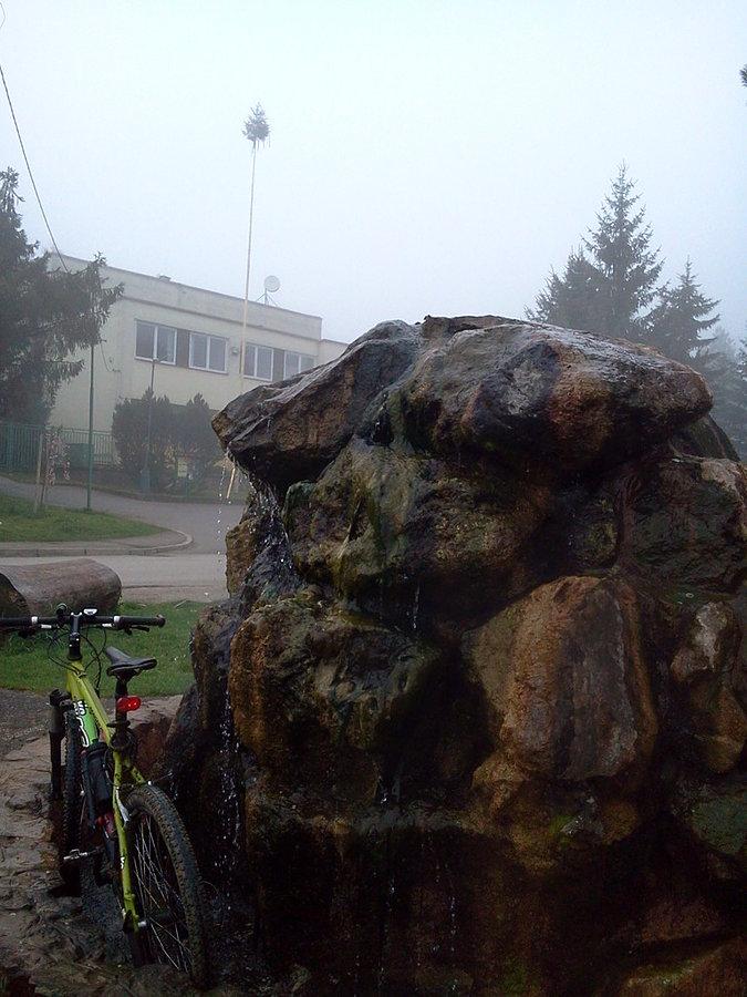 Visniove, fontanna i moj
