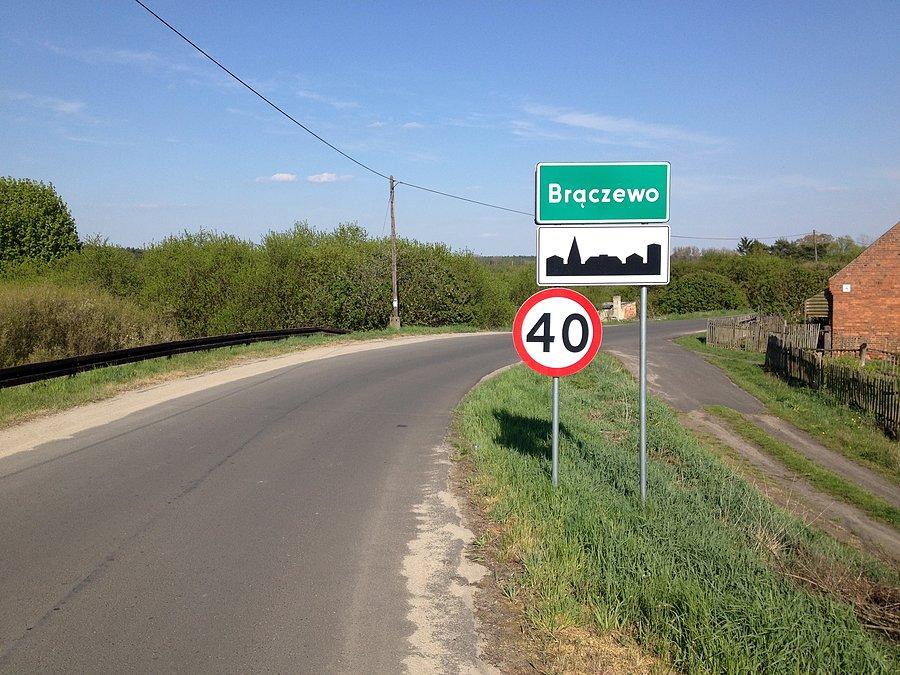 Wjazd do Brączewa