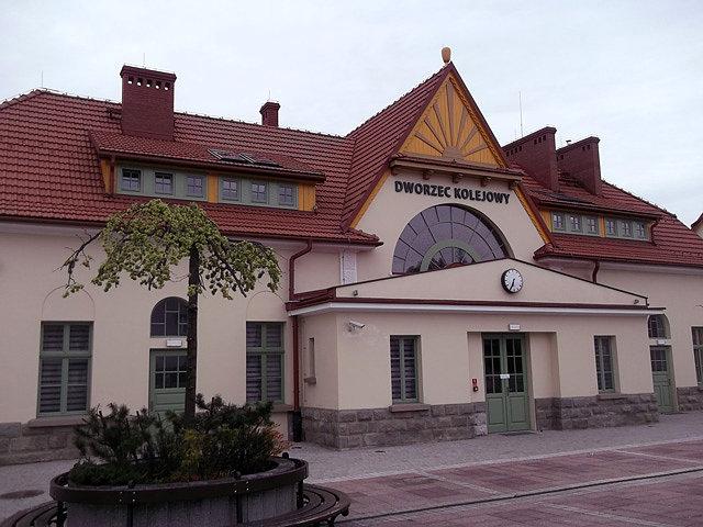 Pięknie odremontowany dworzec w Rabce