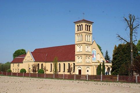 Murowany kościół w Kucharkach