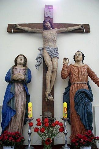 Jeden z bocznych ołtarzy