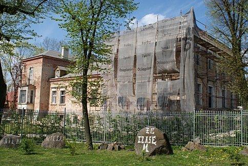 Piątek Wielki - klasycystyczny pałac z 1886 r - przechodzi remont