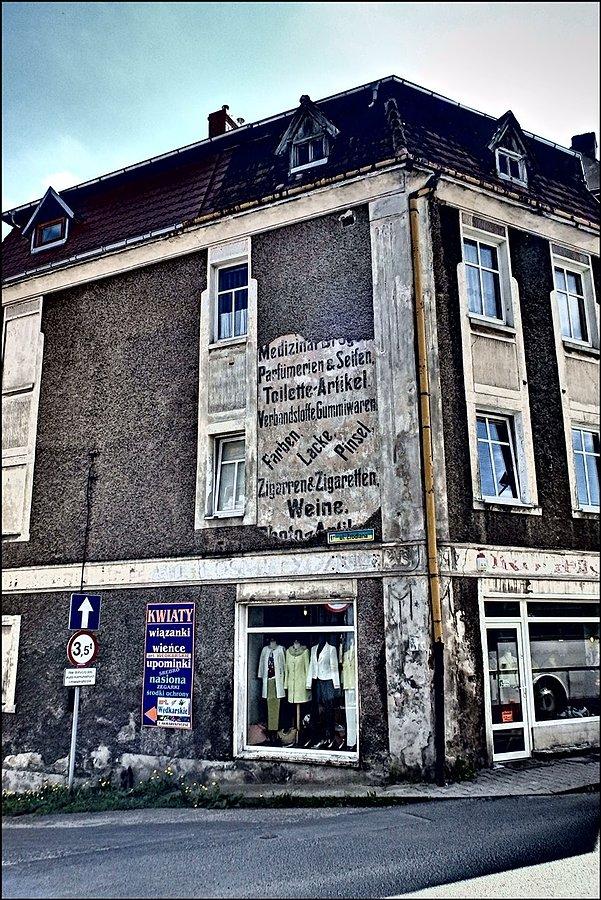 Niemieckie napisy na fasadzie w Gryfowie Śląskim