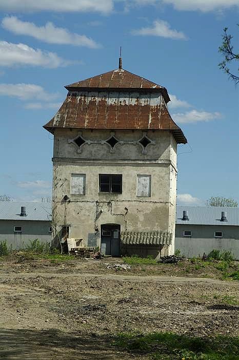 Spichlerz Hruszniew - część zabudowań Broell-Platerów