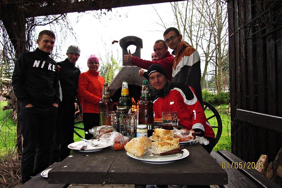 Grill. Piwko i kiełbaski na regeneracje po ciężkim dniu