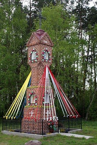 Udekorowana kapliczka