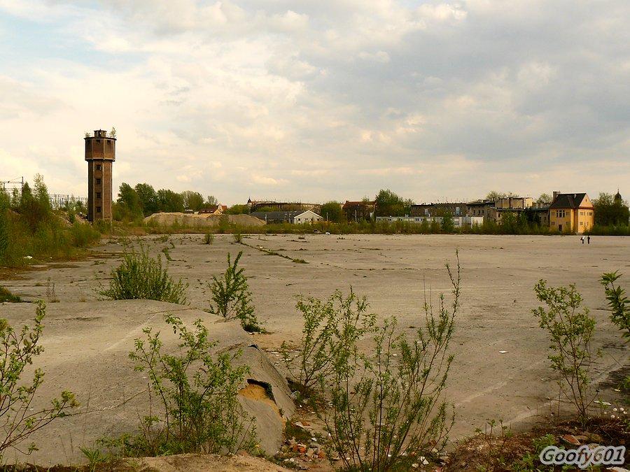 Była huta, jest... betonowy plac :/